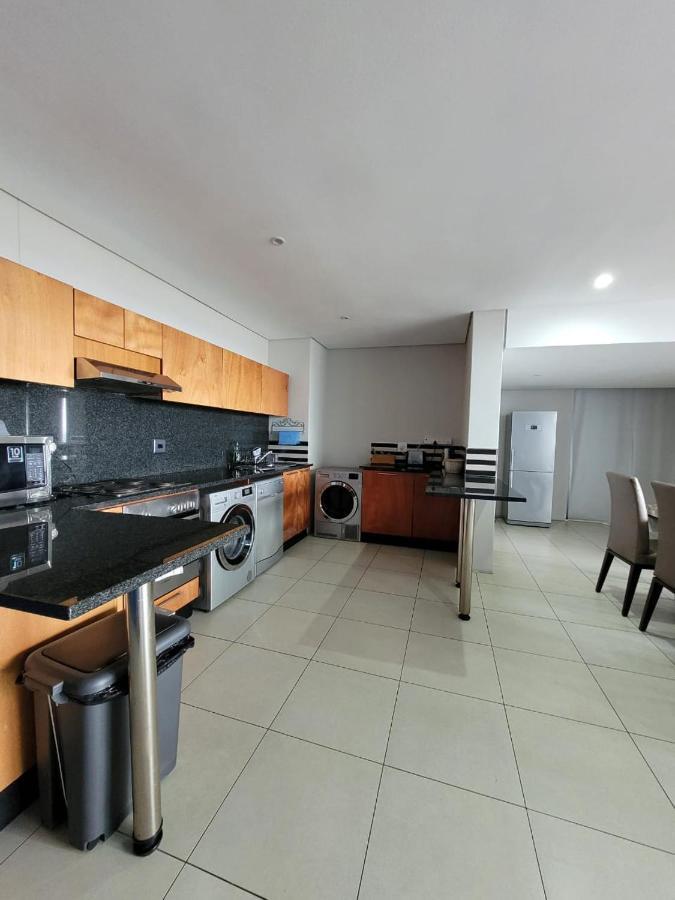 Front - Exquisite 6 Sleeper With Ocean Views Apartment *