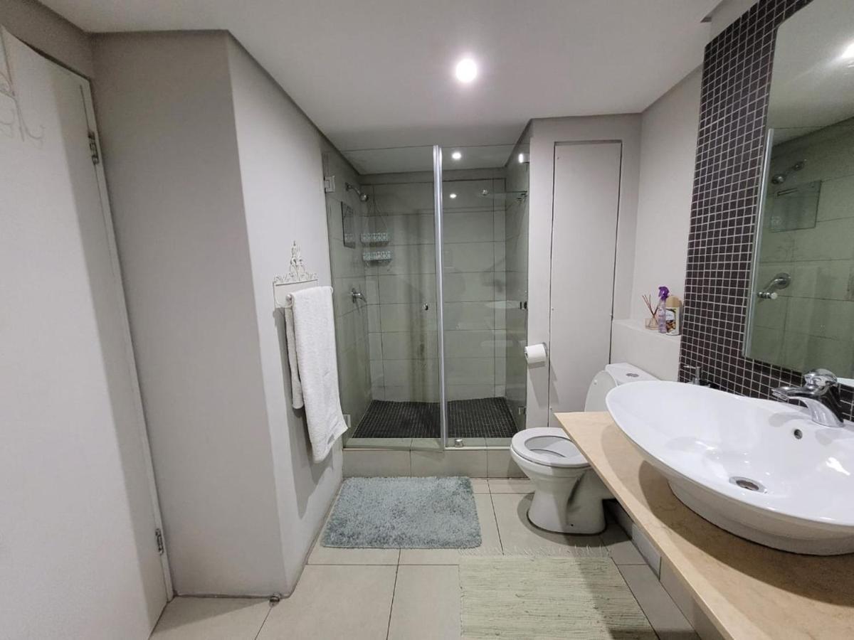 Apartment Front - Exquisite 6 Sleeper With Ocean Views Durban