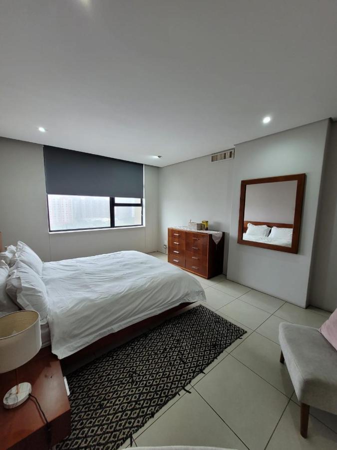 Front - Exquisite 6 Sleeper With Ocean Views Apartment