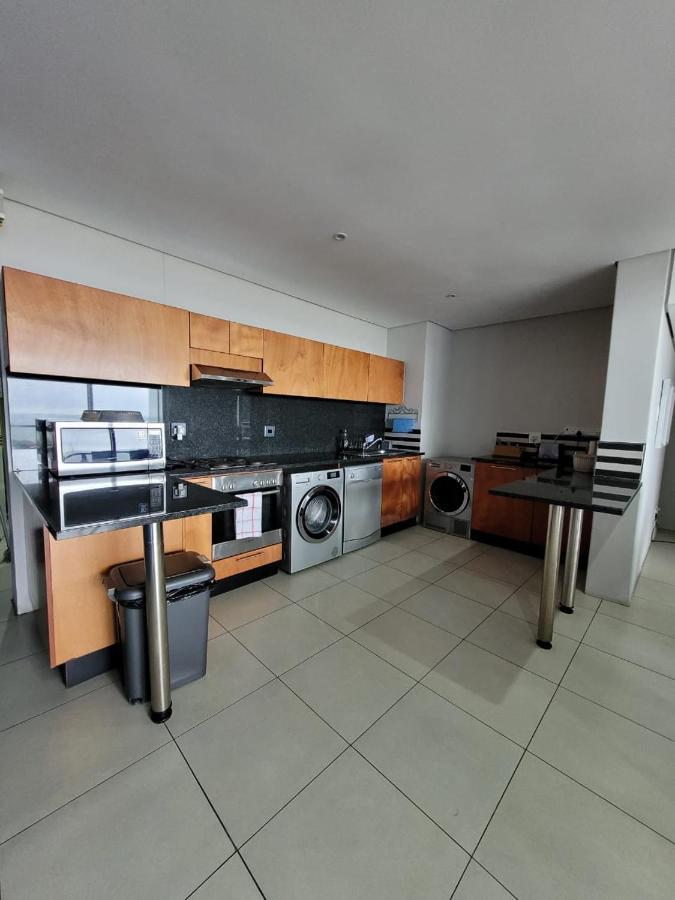 Front - Exquisite 6 Sleeper With Ocean Views Apartment Durban