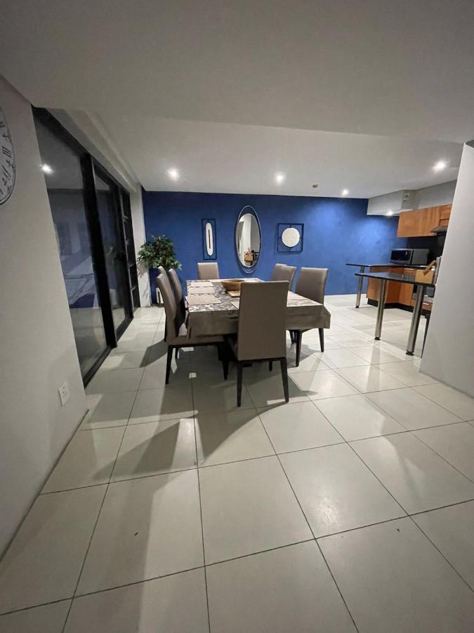 Front - Exquisite 6 Sleeper With Ocean Views * Durban